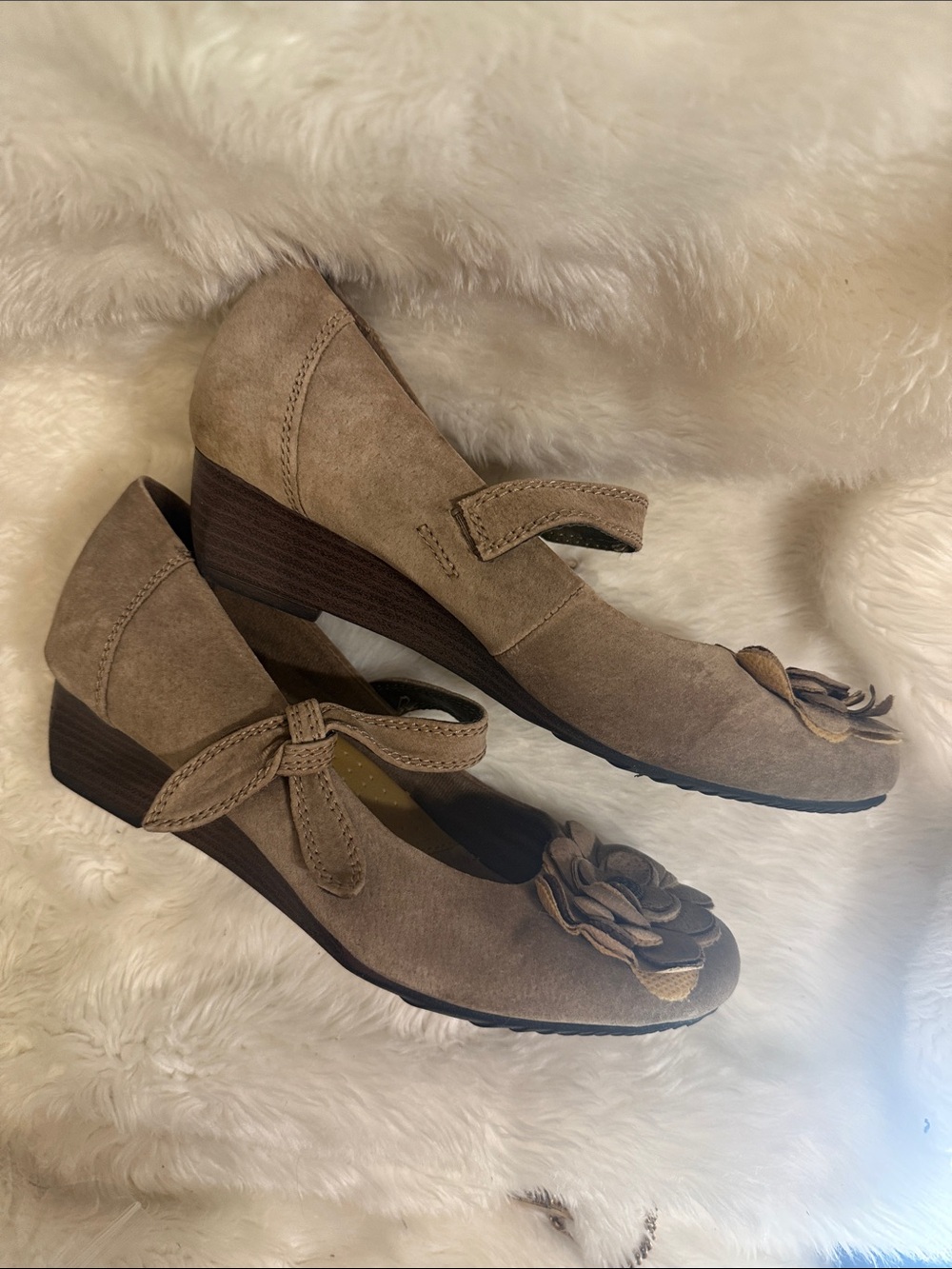 Earth Spirit Floral Mary Jane Wedge Shoes Taupe Suede Size 7.5 NWOT - Picture 3 of 7